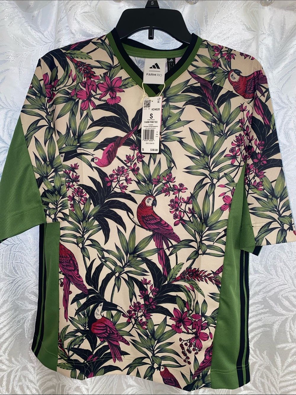 FARM Rio women Tropical Parrot Botanical Print Shirt in Green and Pink